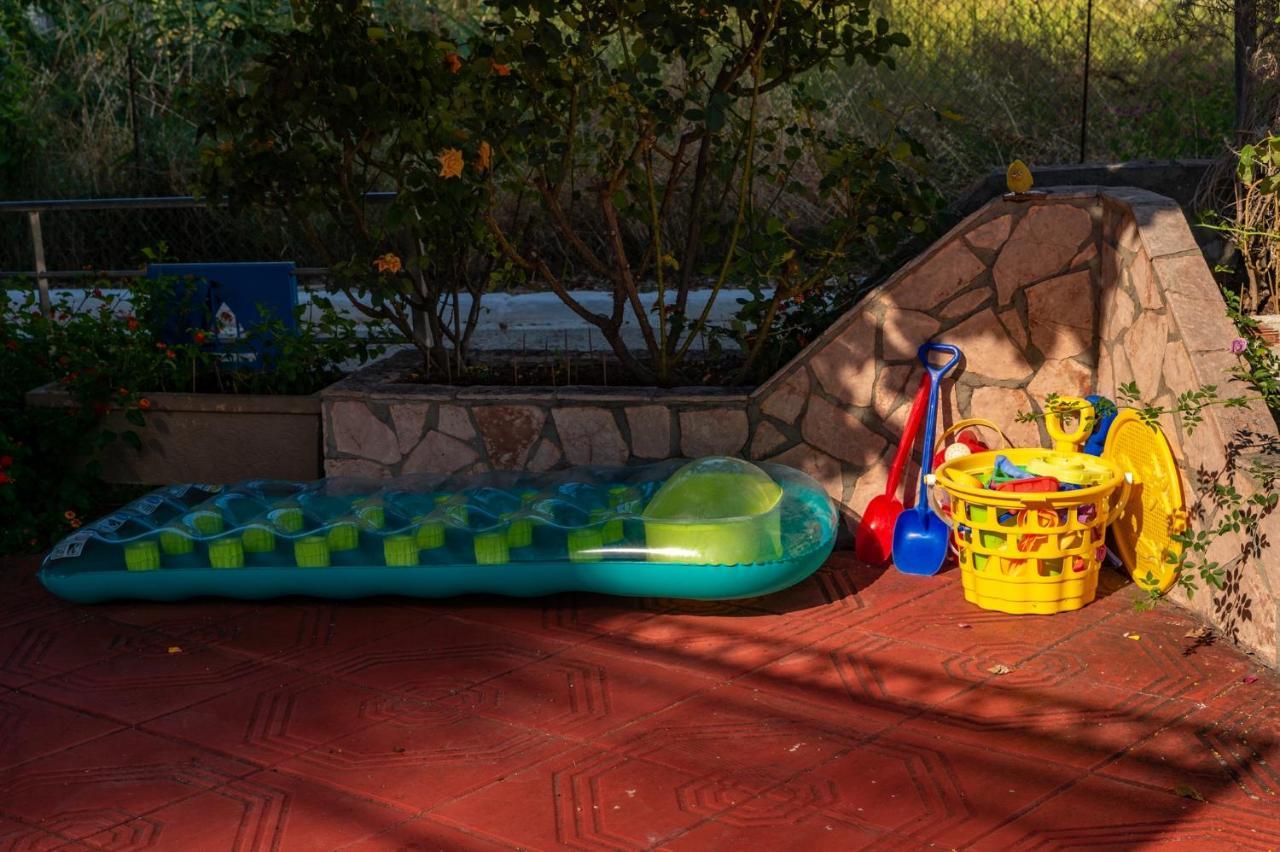 פורוס Anemos Studios & Apartments מראה חיצוני תמונה