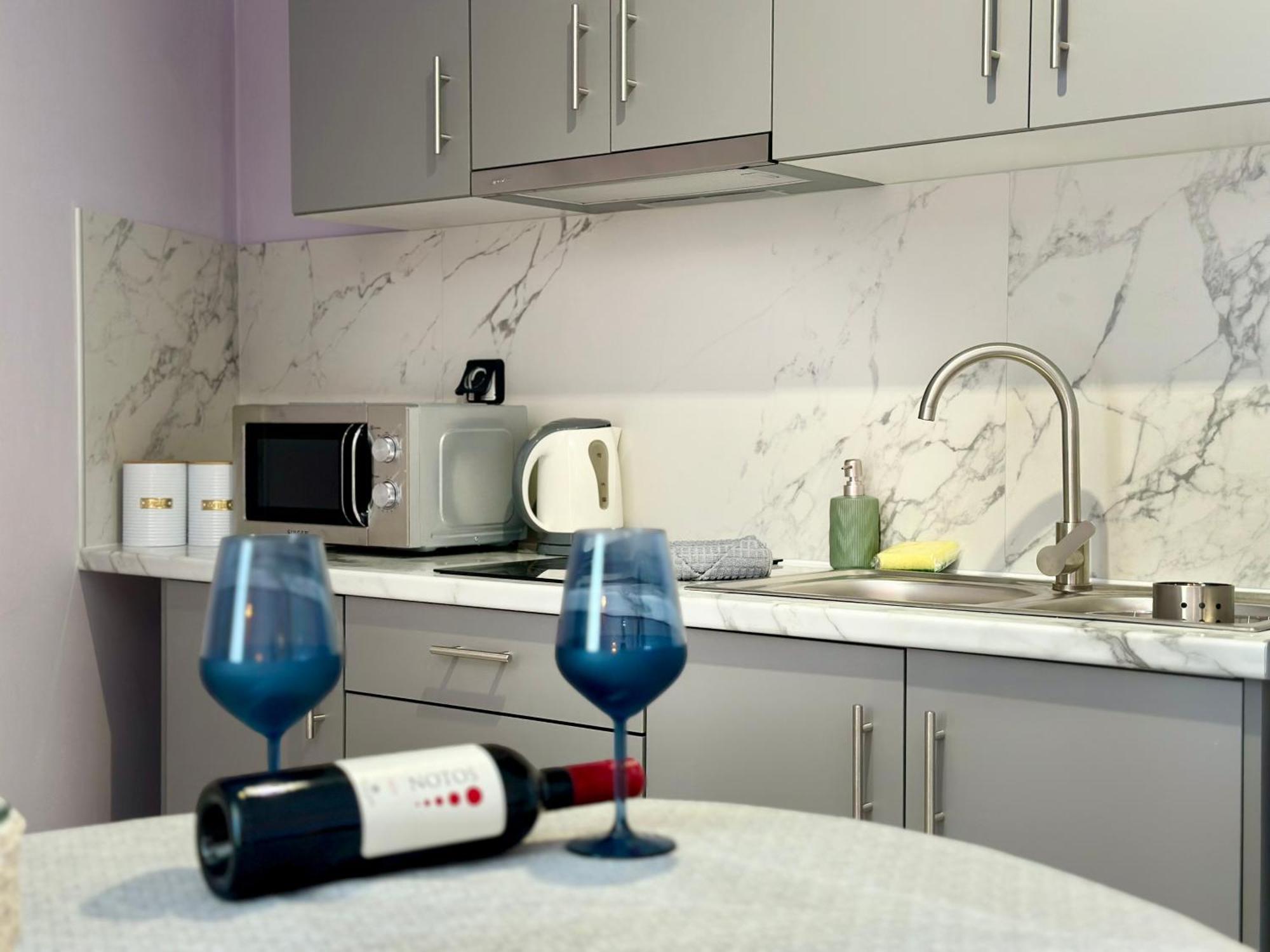 פורוס Anemos Studios & Apartments מראה חיצוני תמונה