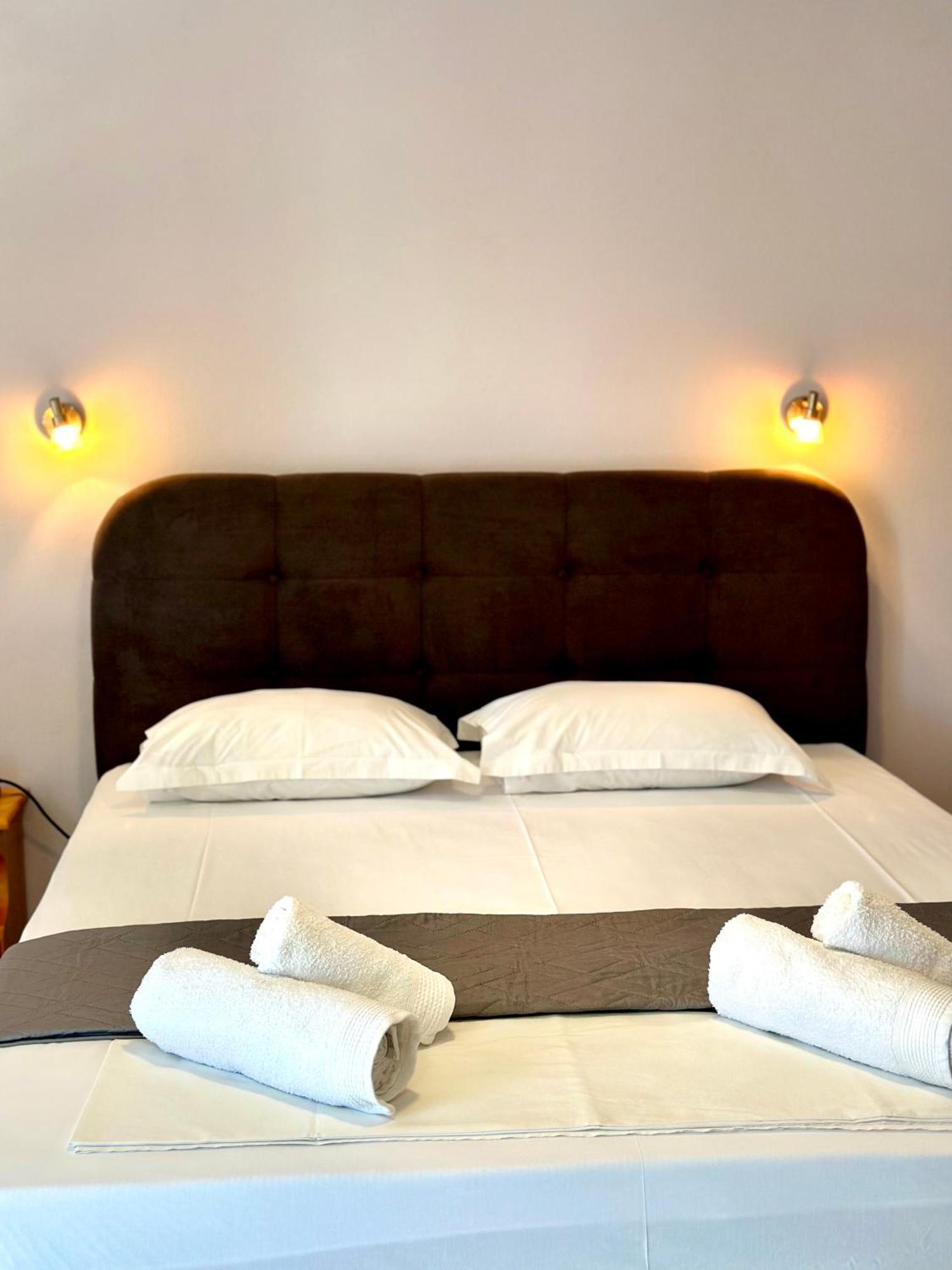 פורוס Anemos Studios & Apartments מראה חיצוני תמונה