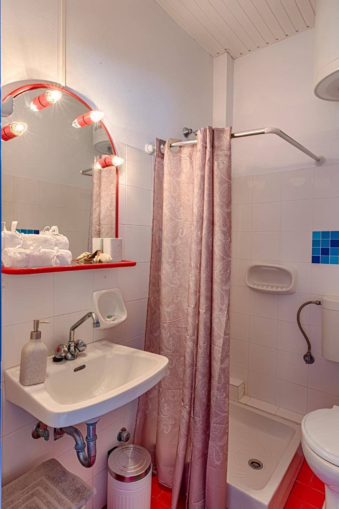 פורוס Anemos Studios & Apartments מראה חיצוני תמונה